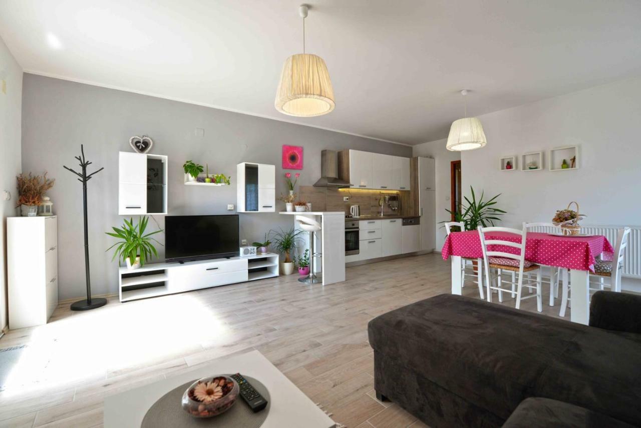 Apartment Kristina Murter Esterno foto