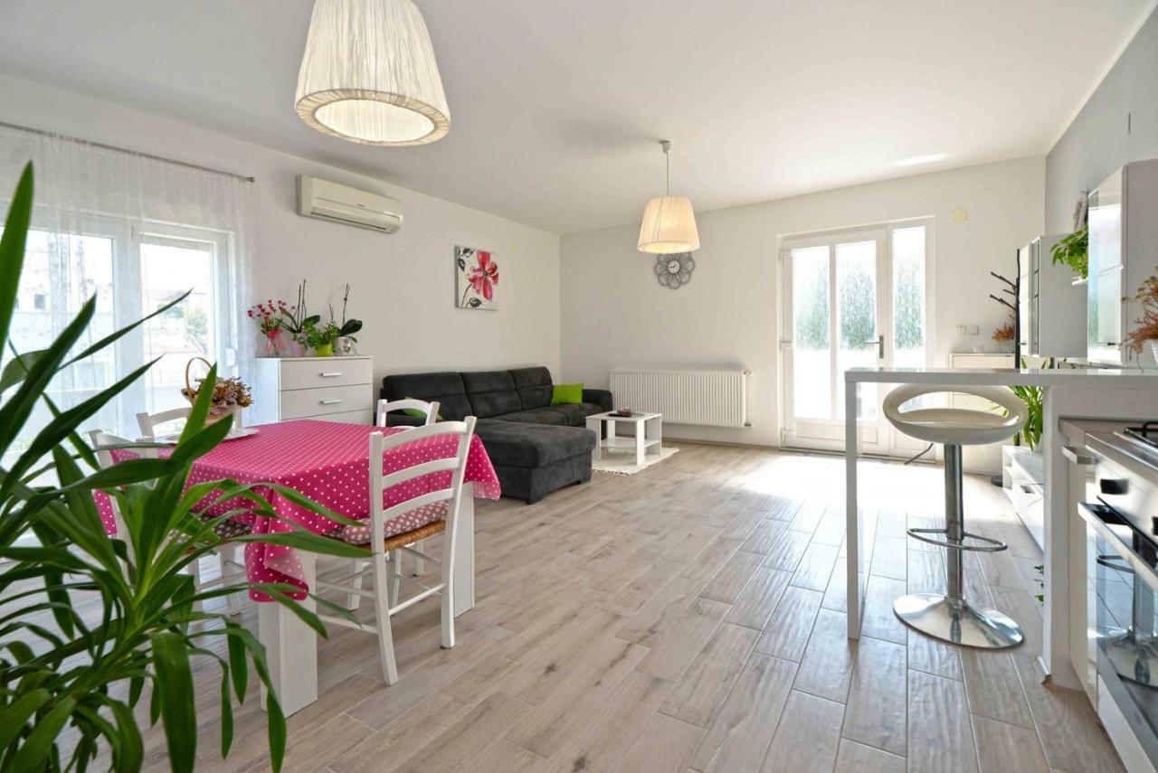 Apartment Kristina Murter Esterno foto