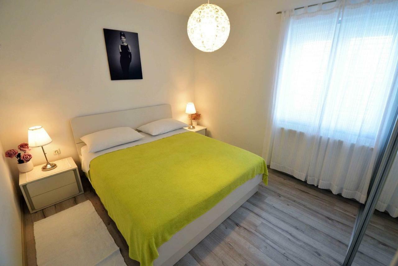 Apartment Kristina Murter Esterno foto